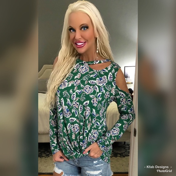 LAST 1! 🛍 Stunning Cold Shoulder Top W/cutout! - Picture 8 of 8